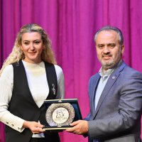 Bursa’da tiyatro coşkusu başladı 