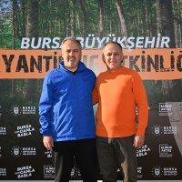 Oryantiring turnuvasında zamana karşı yarış 