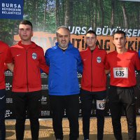 Oryantiring turnuvasında zamana karşı yarış 