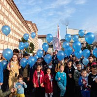 Mavi balonlar ‘diyabet için’ gökyüzünde  