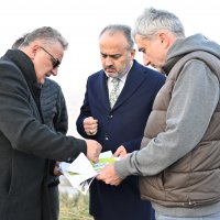 600 metrekarelik Türk bayrağı göklere çekildi 