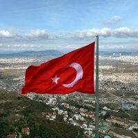 600 metrekarelik Türk bayrağı göklere çekildi 