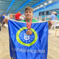 Yüzmede 3 rekor, 15 madalya 