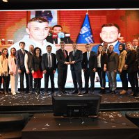 BUSİAD’ın büyük ödülü Büyükşehir’e 