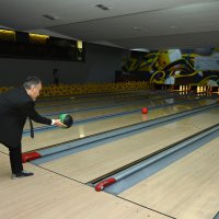Liseliler bowlingle stres atıyor 