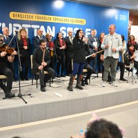 Yurdun ünlüleri, yurtta kalan gençlerle buluşuyor 