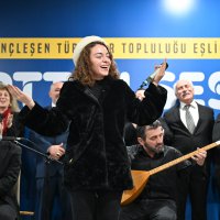 Yurdun ünlüleri, yurtta kalan gençlerle buluşuyor 