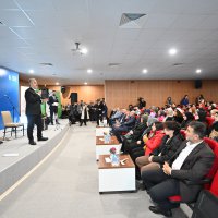 Yurdun ünlüleri, yurtta kalan gençlerle buluşuyor 