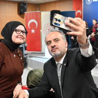 Yurdun ünlüleri, yurtta kalan gençlerle buluşuyor 