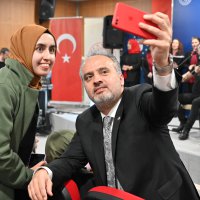 Yurdun ünlüleri, yurtta kalan gençlerle buluşuyor 