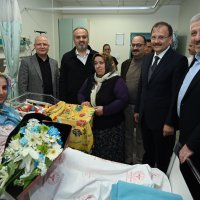 Başkan Aktaş, yeni yıla 2023'ün ilk bebeğiyle girdi 