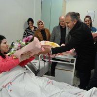 Başkan Aktaş, yeni yıla 2023'ün ilk bebeğiyle girdi 