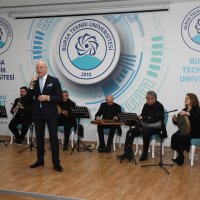 Her gencin bir şarkısı olmalı 