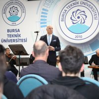 Her gencin bir şarkısı olmalı 