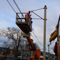 Metro hattına çatı uçtu, seferler durdu 