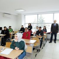 YKS hazırlık öğrencilerine ek kitap sürprizi 
