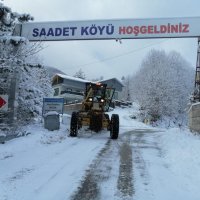 Karlı yollarda yoğun çalışma 
