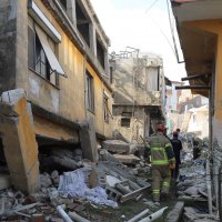 Enkaz yığınlarında nefes arayışı 