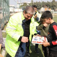 Depremzede çocuklarla moral maçı 