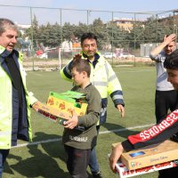 Depremzede çocuklarla moral maçı 