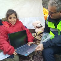 Minik Melek’in yüzü güldü 