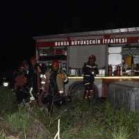 Enkazda çıkan yangını Bursa itfaiyesi söndürdü 
