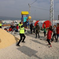 Büyükşehir’den depremzede çocuklara oyun parkı 