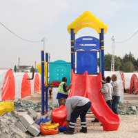 Büyükşehir’den depremzede çocuklara oyun parkı 