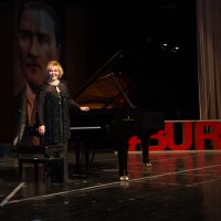 Piyanonun yıldızları depremzedeler için parladı 