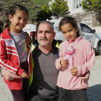 Depremzede çocukların ilacı; oyuncak 