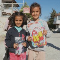 Depremzede çocukların ilacı; oyuncak 