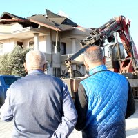 Çifte felaket yaşayan aileye Büyükşehir sahip çıktı 