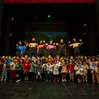 Perde çocuklar için açıldı 