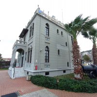 Deniz manzarası eşliğinde ders çalışma imkanı 