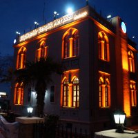 Deniz manzarası eşliğinde ders çalışma imkanı 