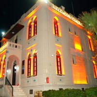 Deniz manzarası eşliğinde ders çalışma imkanı 