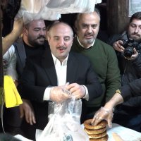 Bakan Varank, Togg’la geldi, simit çayla sahur yaptı 