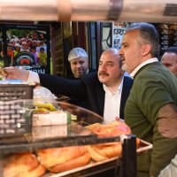 Bakan Varank, Togg’la geldi, simit çayla sahur yaptı 