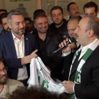 Bakan Varank, Togg’la geldi, simit çayla sahur yaptı 