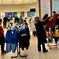 Gençlerden depremzede çocuklara bayram morali 