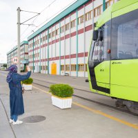 Hayal etti, 6 yaşında vatman oldu 