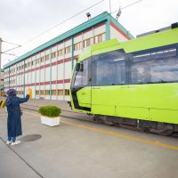 Hayal etti, 6 yaşında vatman oldu 