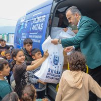 Küçük depremzedelerin bayramlık sevinci 