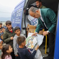 Küçük depremzedelerin bayramlık sevinci 