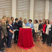 Hemşirelere karanfilli kutlama 