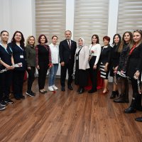 Hemşirelere karanfilli kutlama 