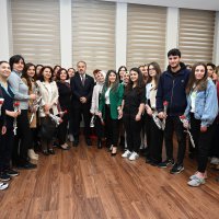 Hemşirelere karanfilli kutlama 