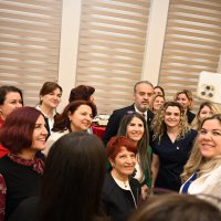 Hemşirelere karanfilli kutlama 