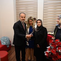 Hemşirelere karanfilli kutlama 