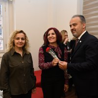 Hemşirelere karanfilli kutlama 